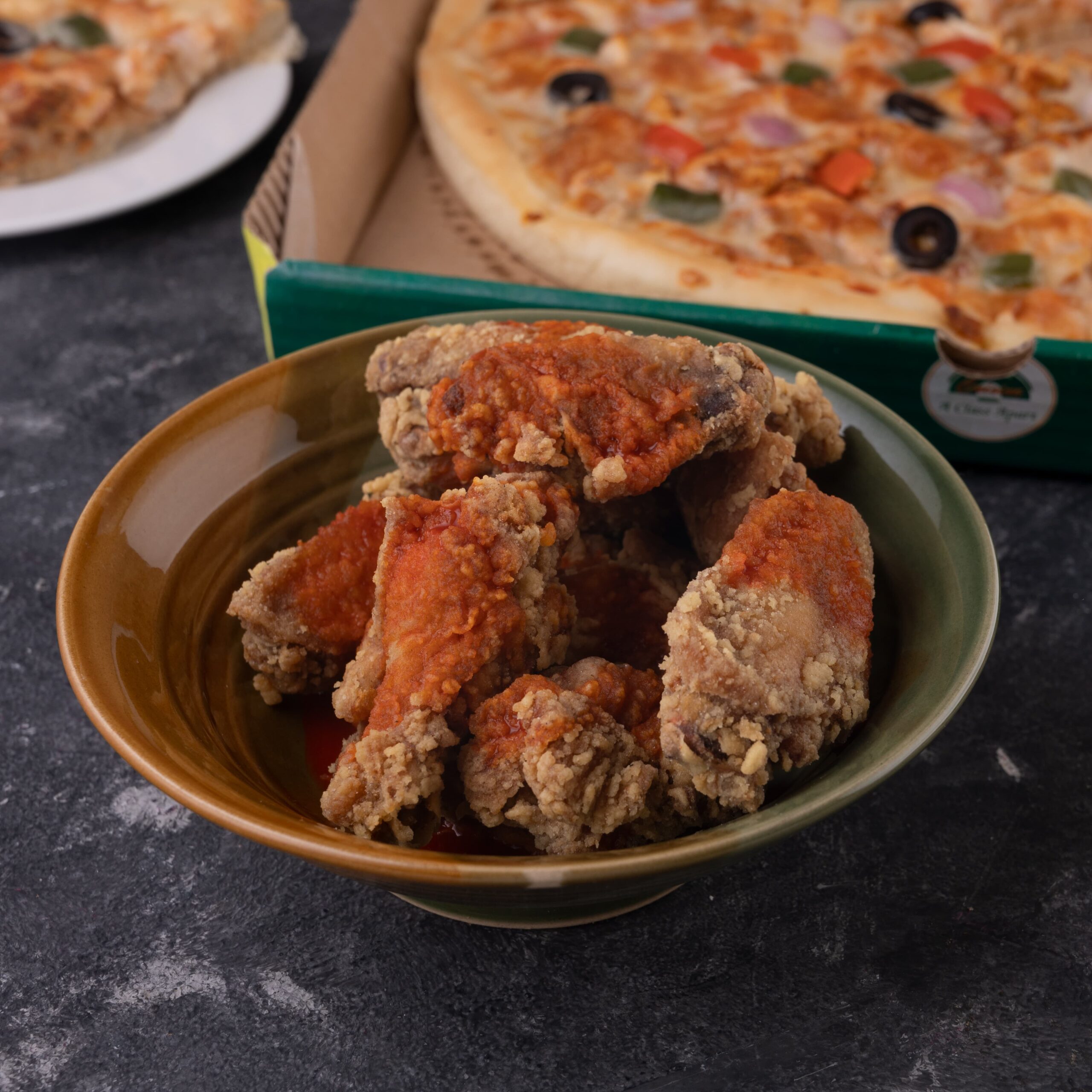 Medium Pizza + 10 Wings + 500ml Drink - Image 2